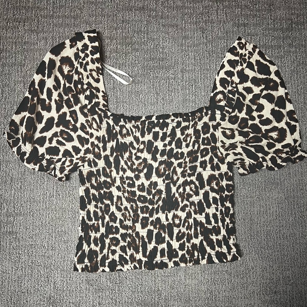 Smocked Leopard Puff-Sleeve Crop Top in Black & Cream - Picture 3 of 3